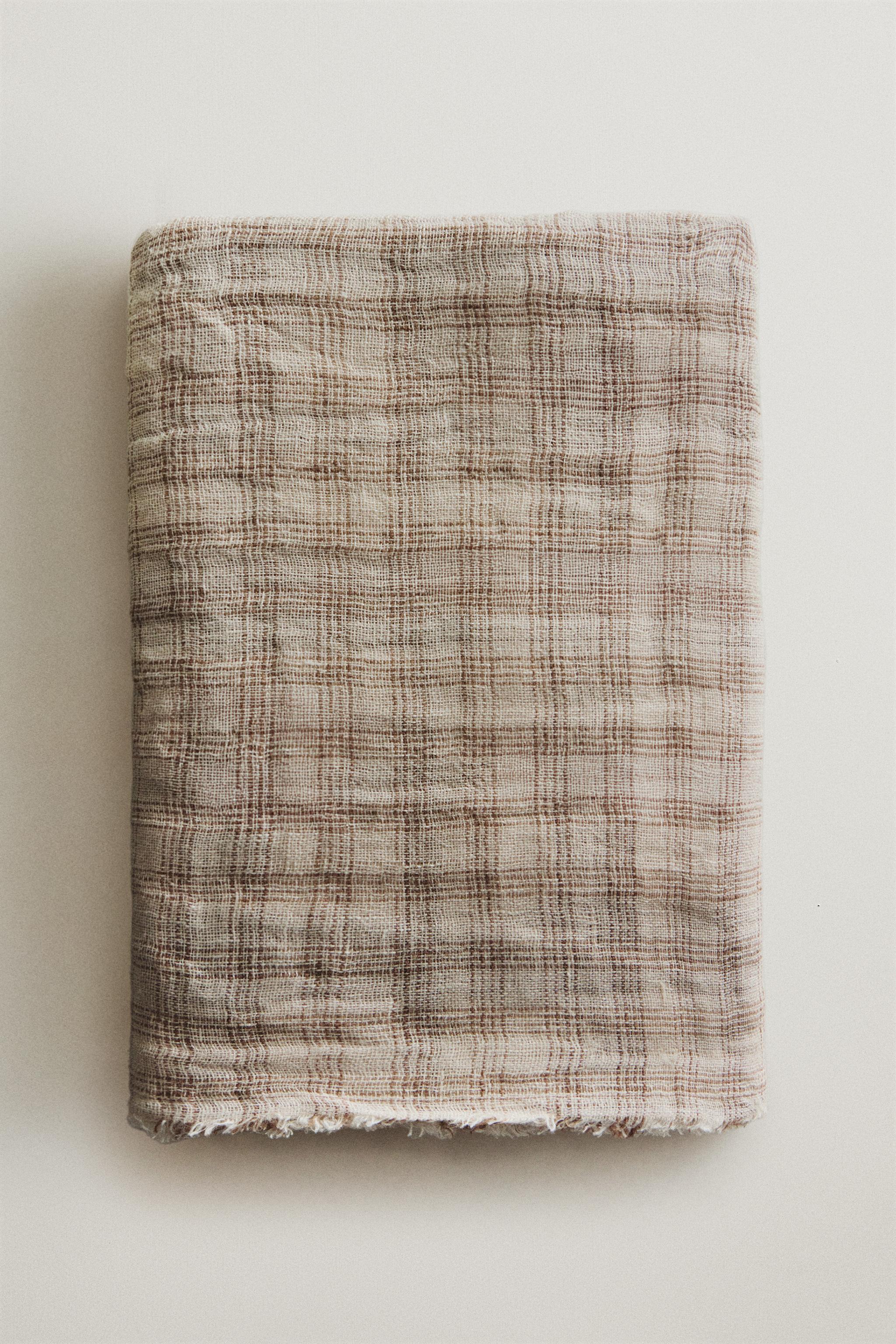 LINEN BLANKET